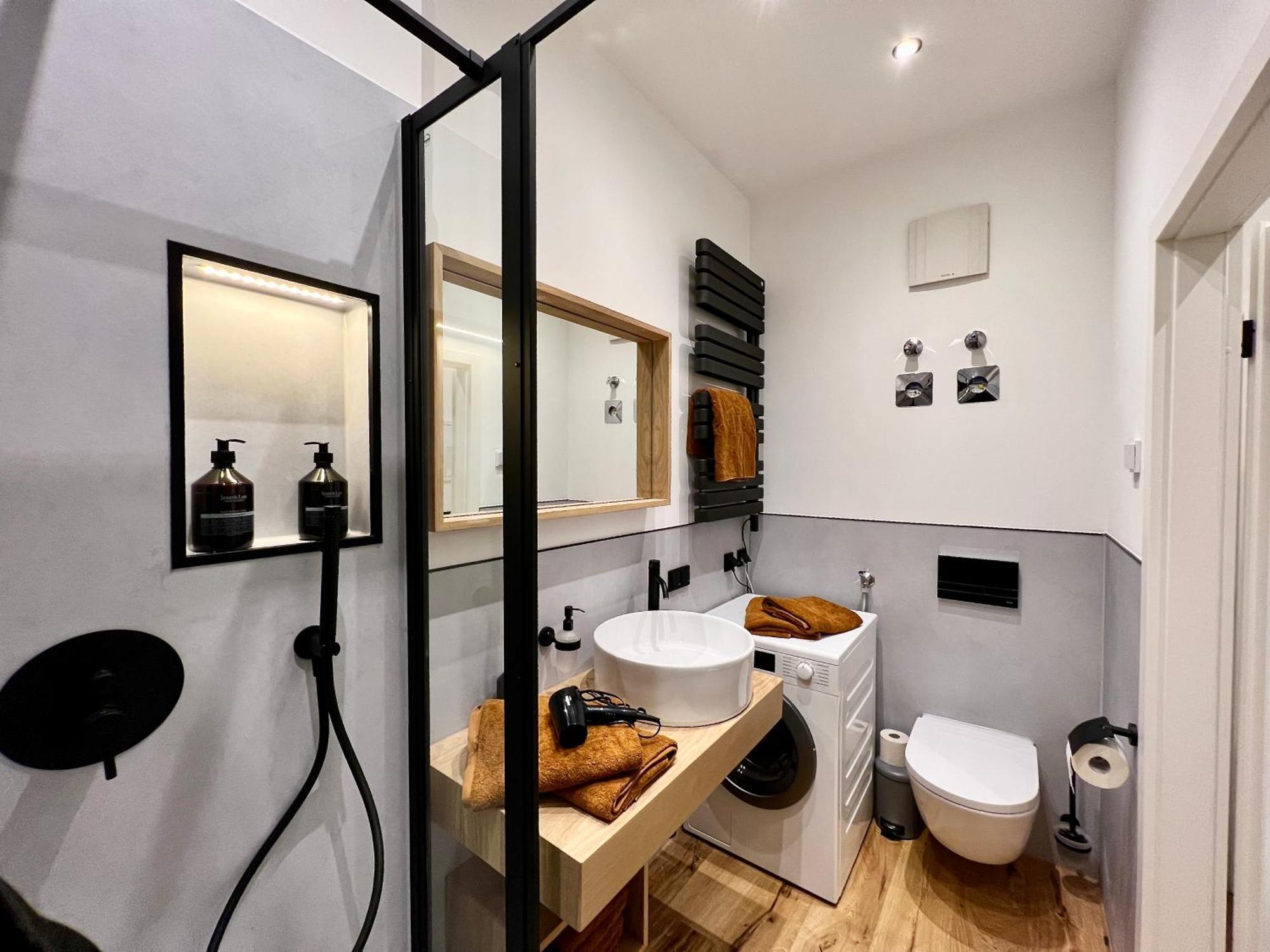 Edler Wohnraum Luxurioeses Studio Im Zentrum Mit Balkon, Kaffeevollautomat, Klima & Parkplatz 츠비카우 외부 사진
