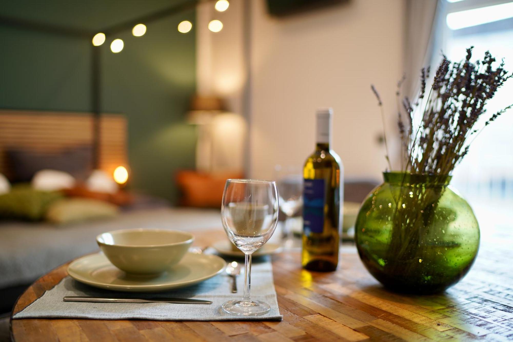 Edler Wohnraum Luxurioeses Studio Im Zentrum Mit Balkon, Kaffeevollautomat, Klima & Parkplatz 츠비카우 외부 사진