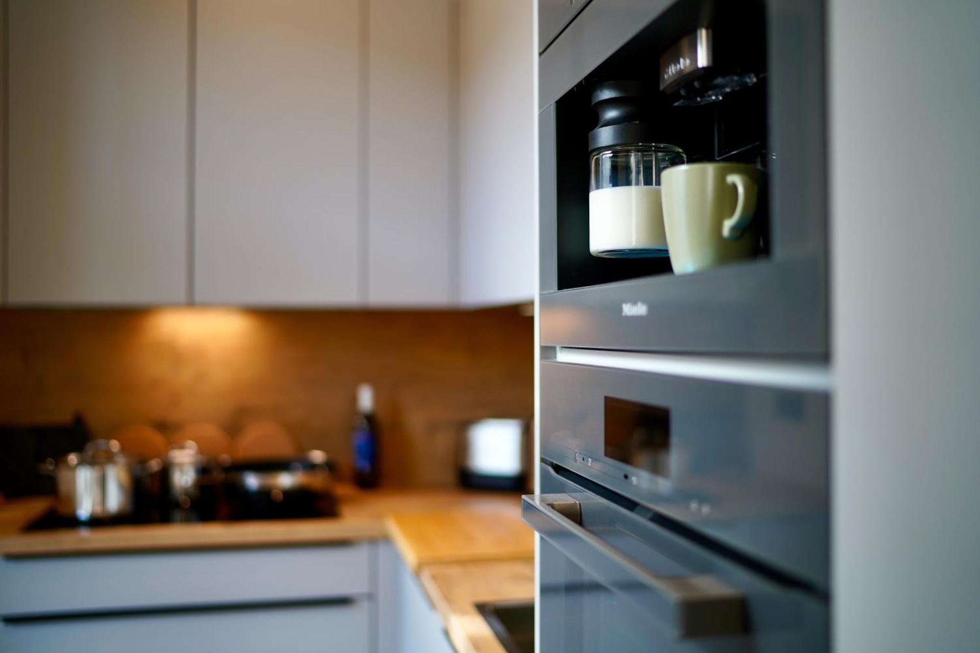 Edler Wohnraum Luxurioeses Studio Im Zentrum Mit Balkon, Kaffeevollautomat, Klima & Parkplatz 츠비카우 외부 사진