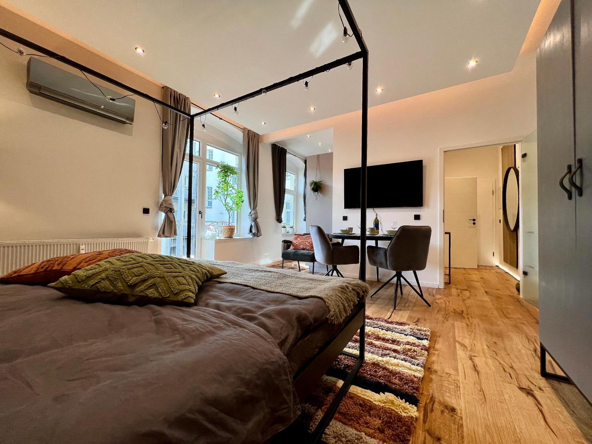 Edler Wohnraum Luxurioeses Studio Im Zentrum Mit Balkon, Kaffeevollautomat, Klima & Parkplatz 츠비카우 외부 사진