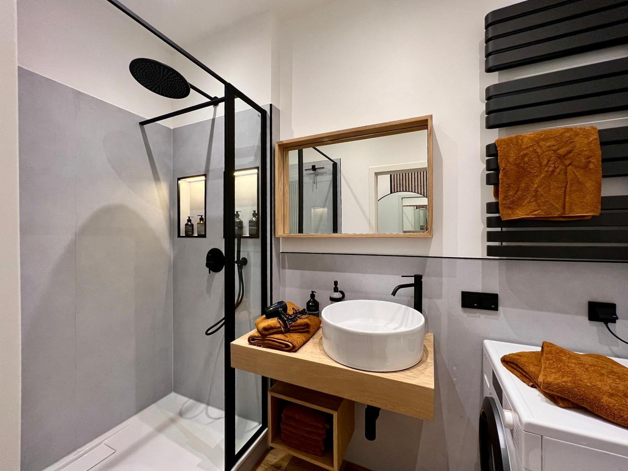 Edler Wohnraum Luxurioeses Studio Im Zentrum Mit Balkon, Kaffeevollautomat, Klima & Parkplatz 츠비카우 외부 사진