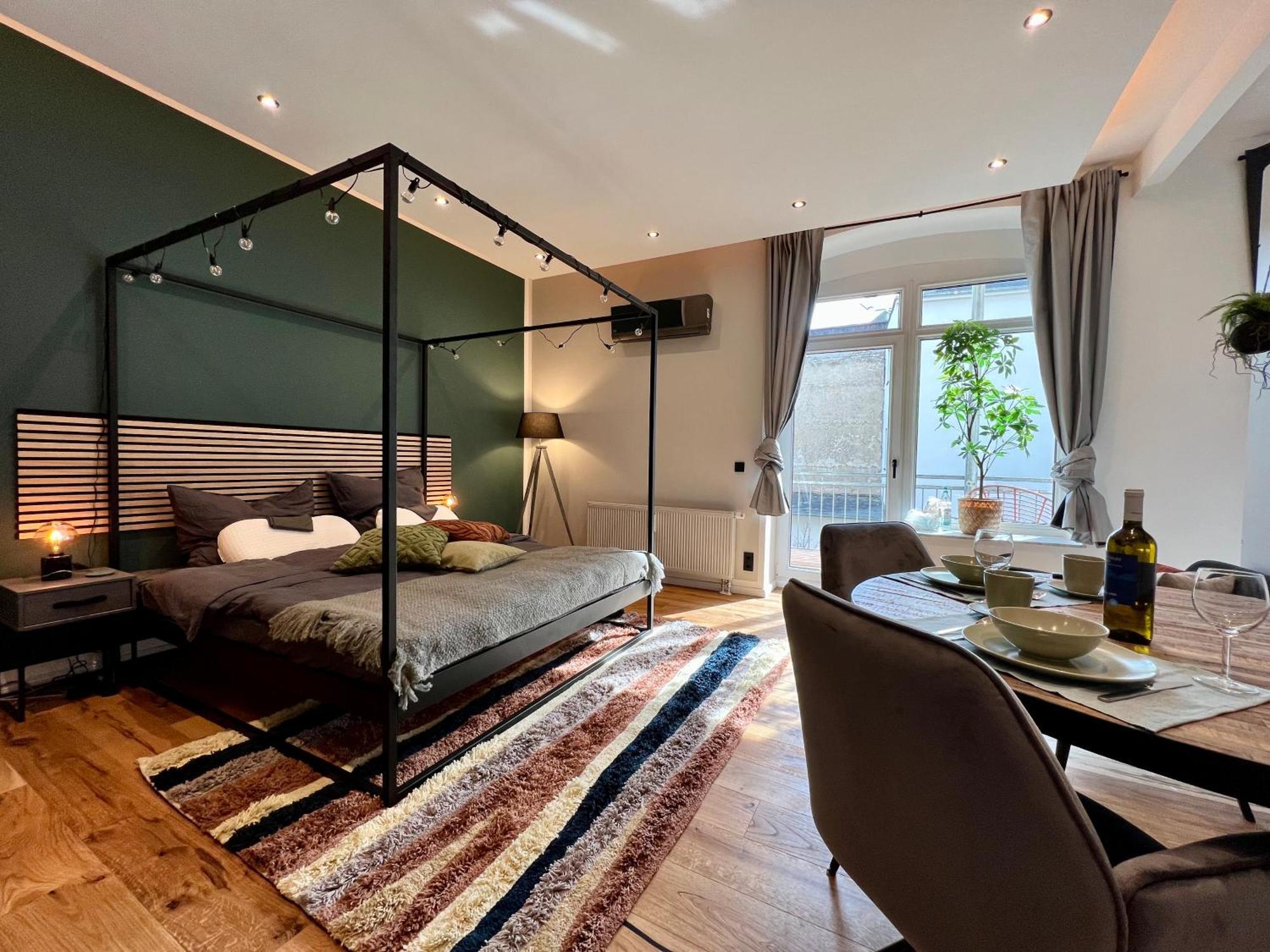 Edler Wohnraum Luxurioeses Studio Im Zentrum Mit Balkon, Kaffeevollautomat, Klima & Parkplatz 츠비카우 외부 사진